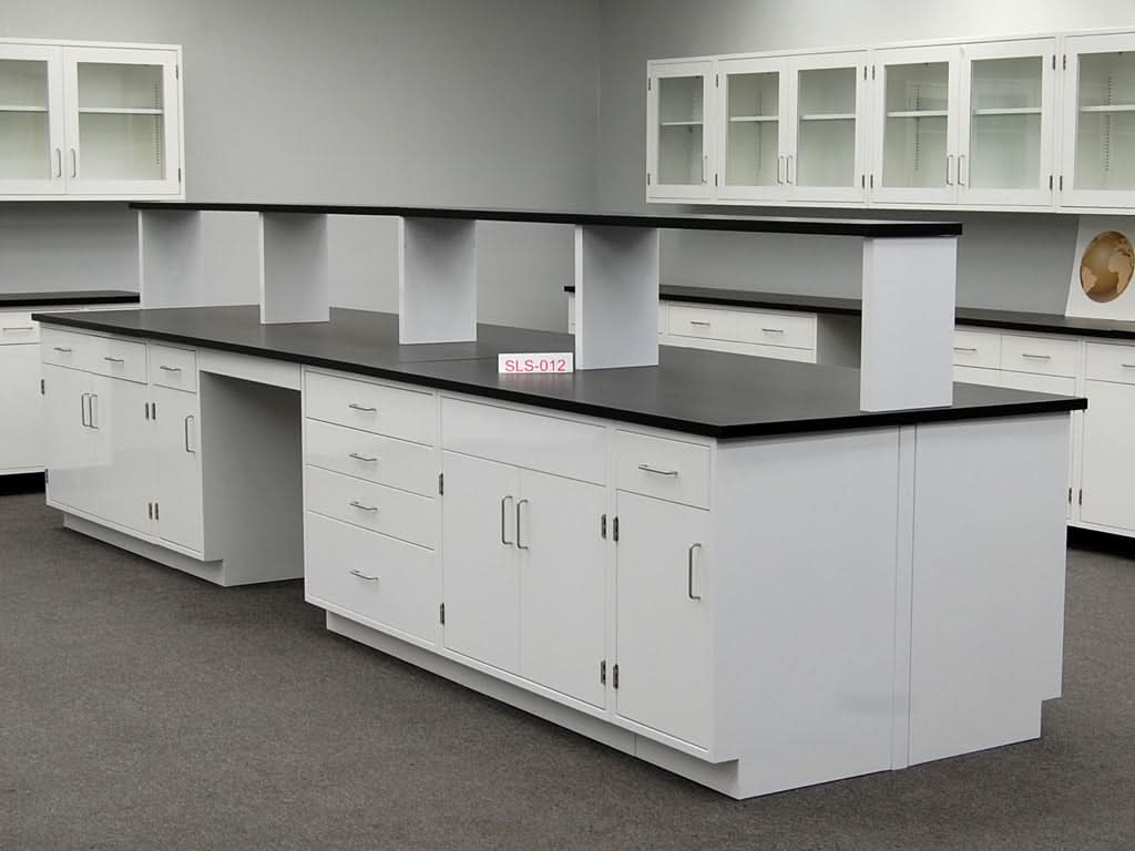 16′ Fisher American Island w/ Center Shelf