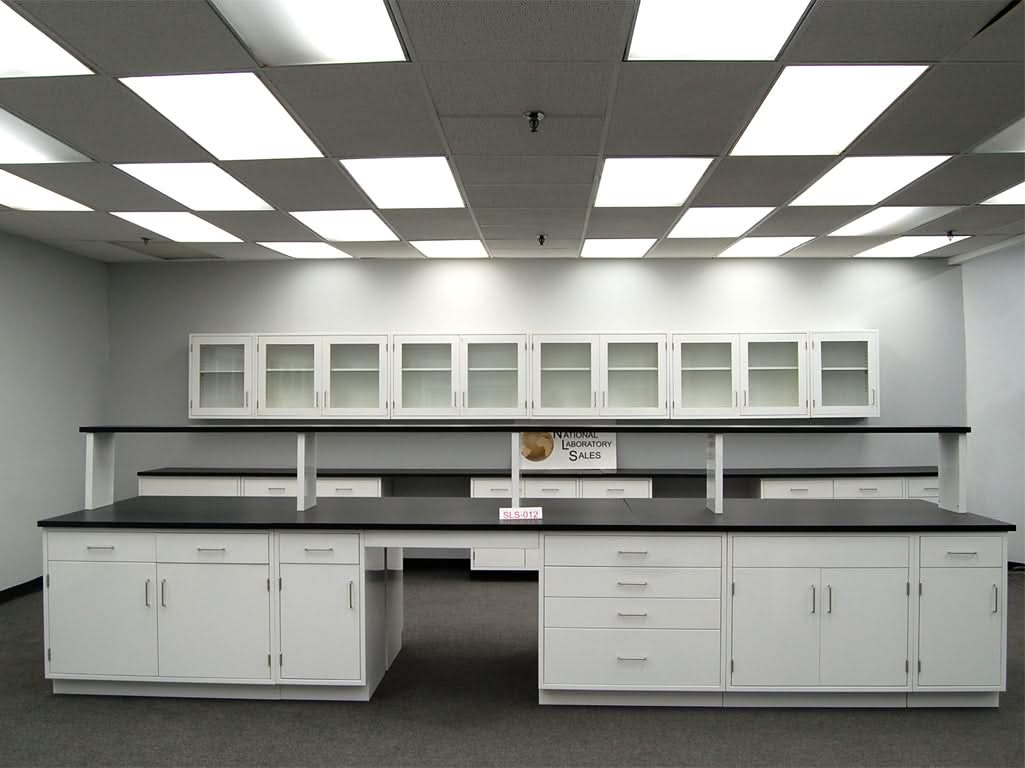 16′ Fisher American Island w/ Center Shelf