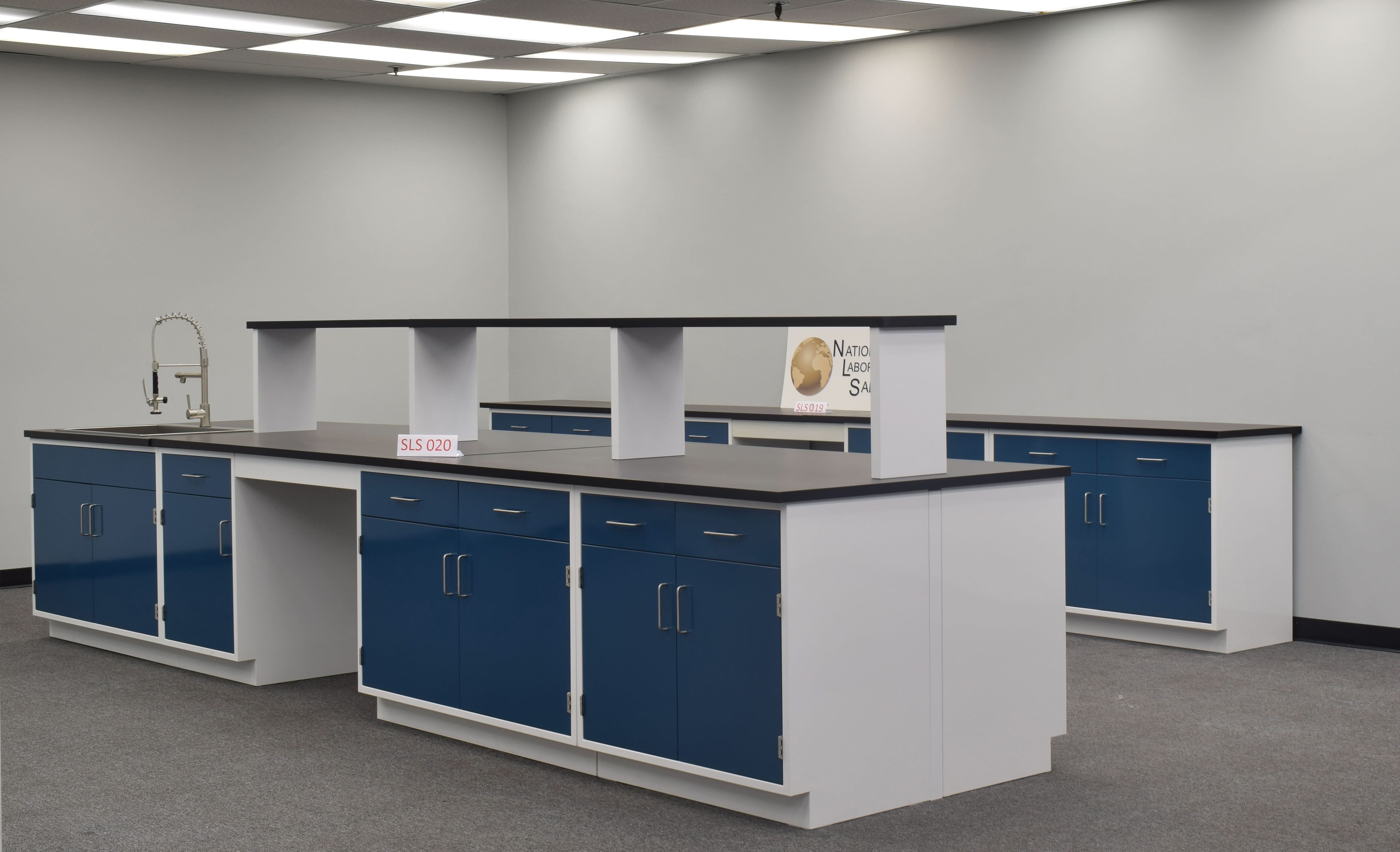 16′ Fisher American Island w/ Sink & Center Shelf