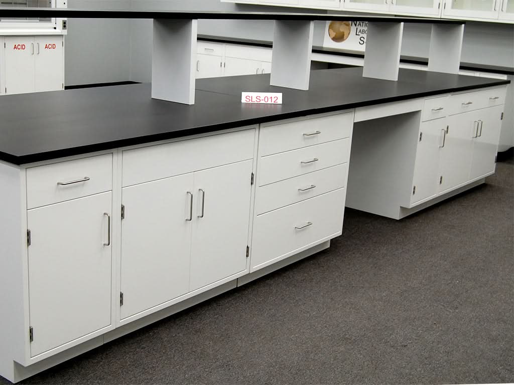 16′ Fisher American Island w/ Center Shelf