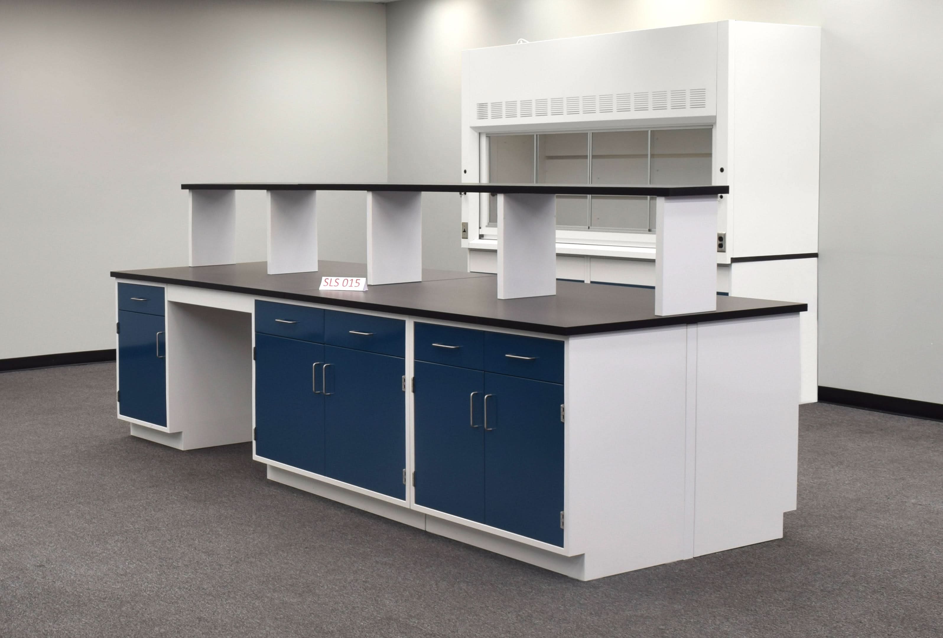 12′ Fisher American Island Group w/ Center Shelf