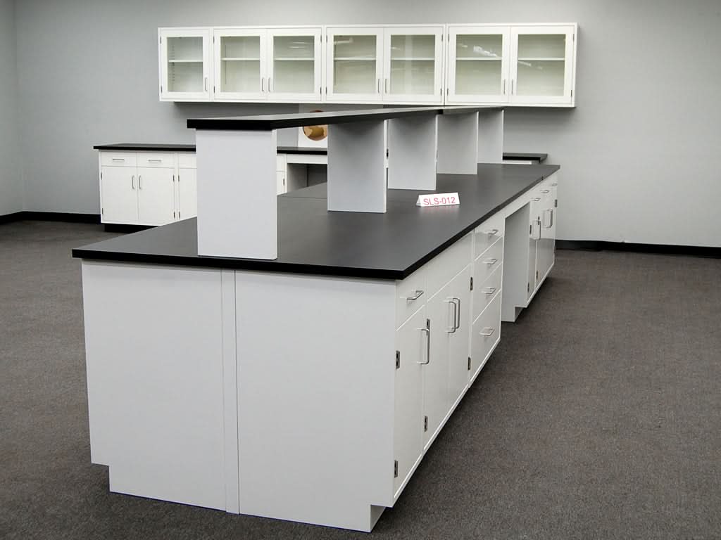 16′ Fisher American Island w/ Center Shelf