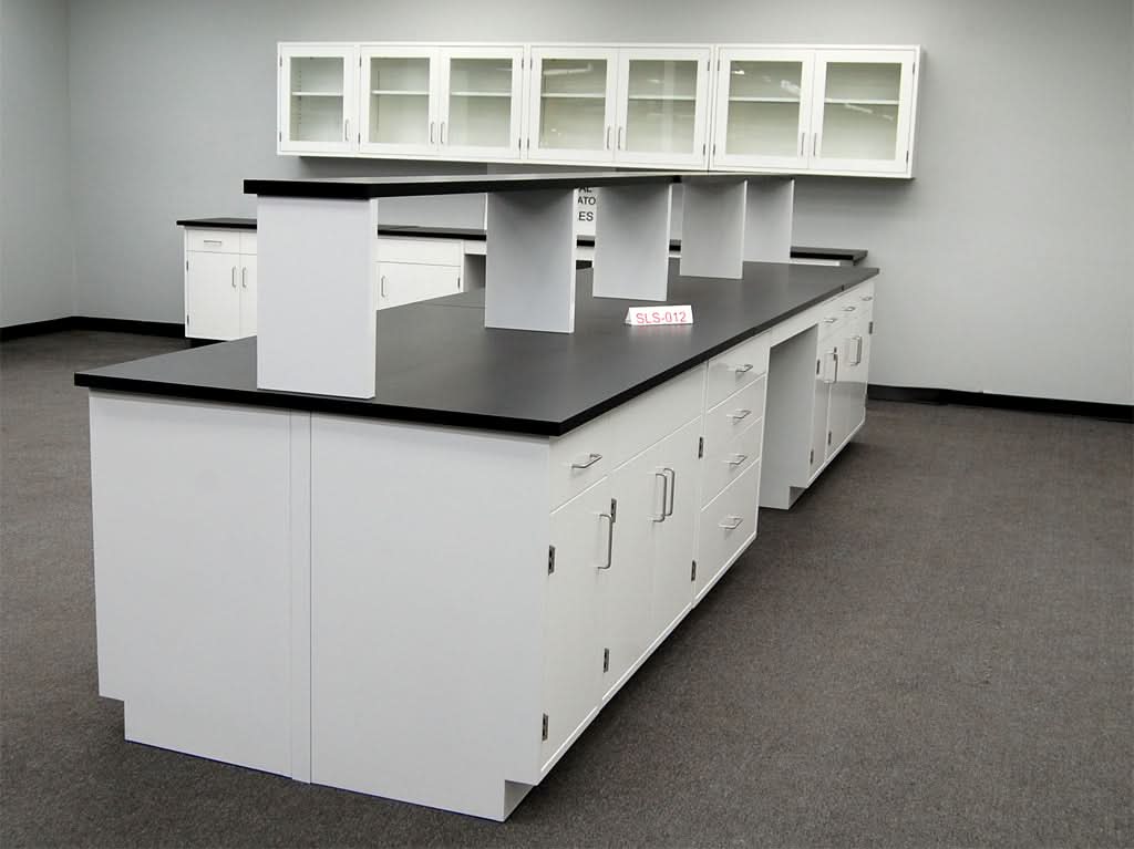 16′ Fisher American Island w/ Center Shelf