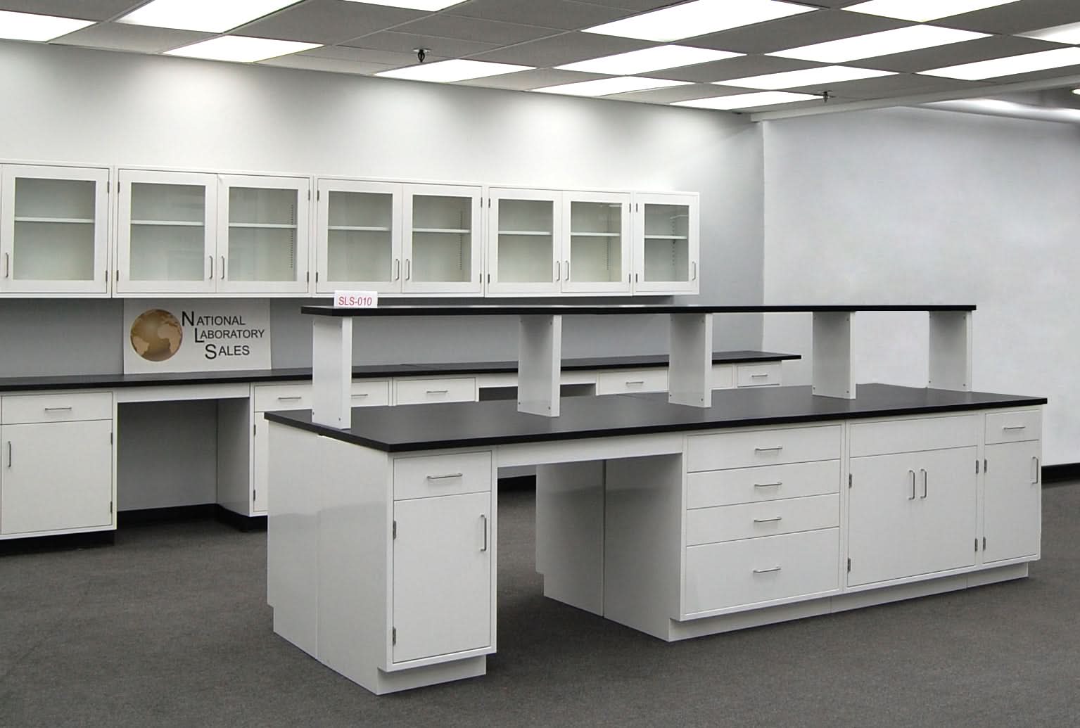 12′ Fisher American Island w/ Center Shelf