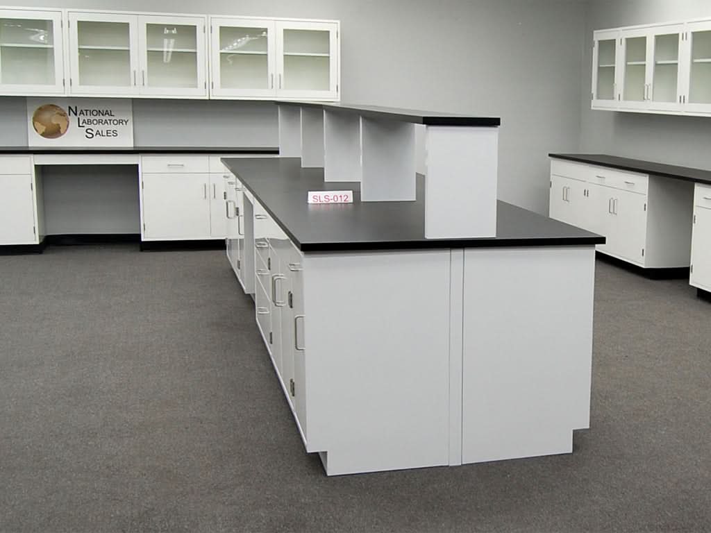 16′ Fisher American Island w/ Center Shelf