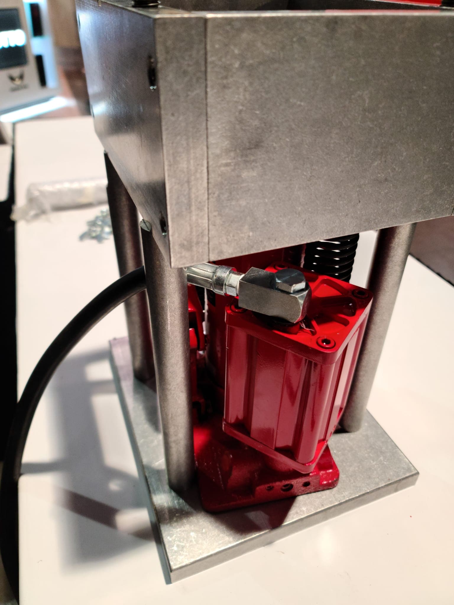 HTP High Tech PRESSES The Airforce