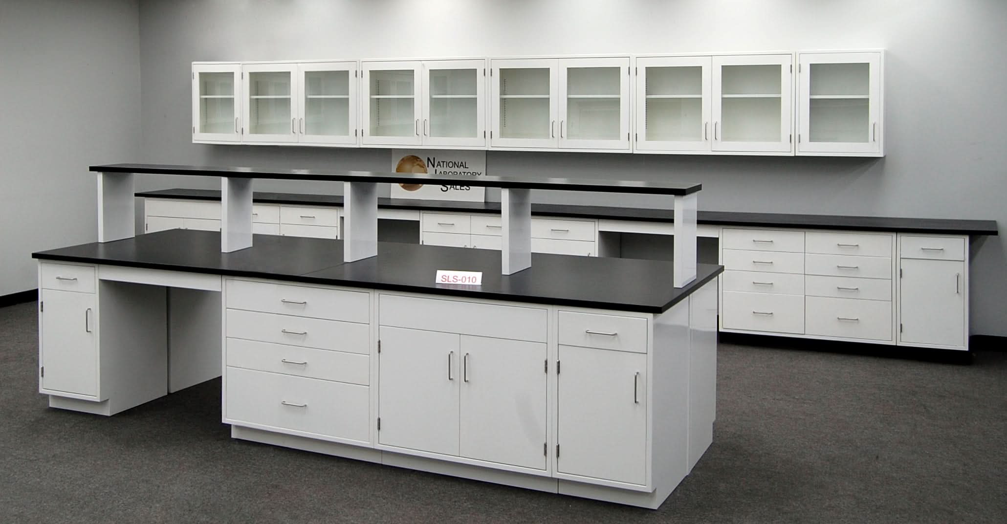 12′ Fisher American Island w/ Center Shelf