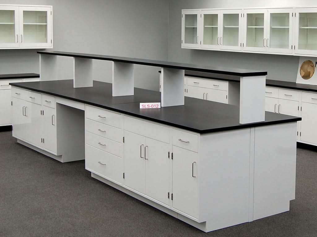 16′ Fisher American Island w/ Center Shelf