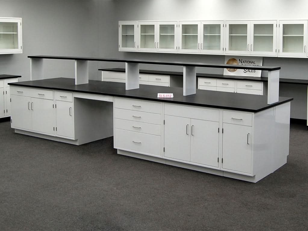 16′ Fisher American Island w/ Center Shelf