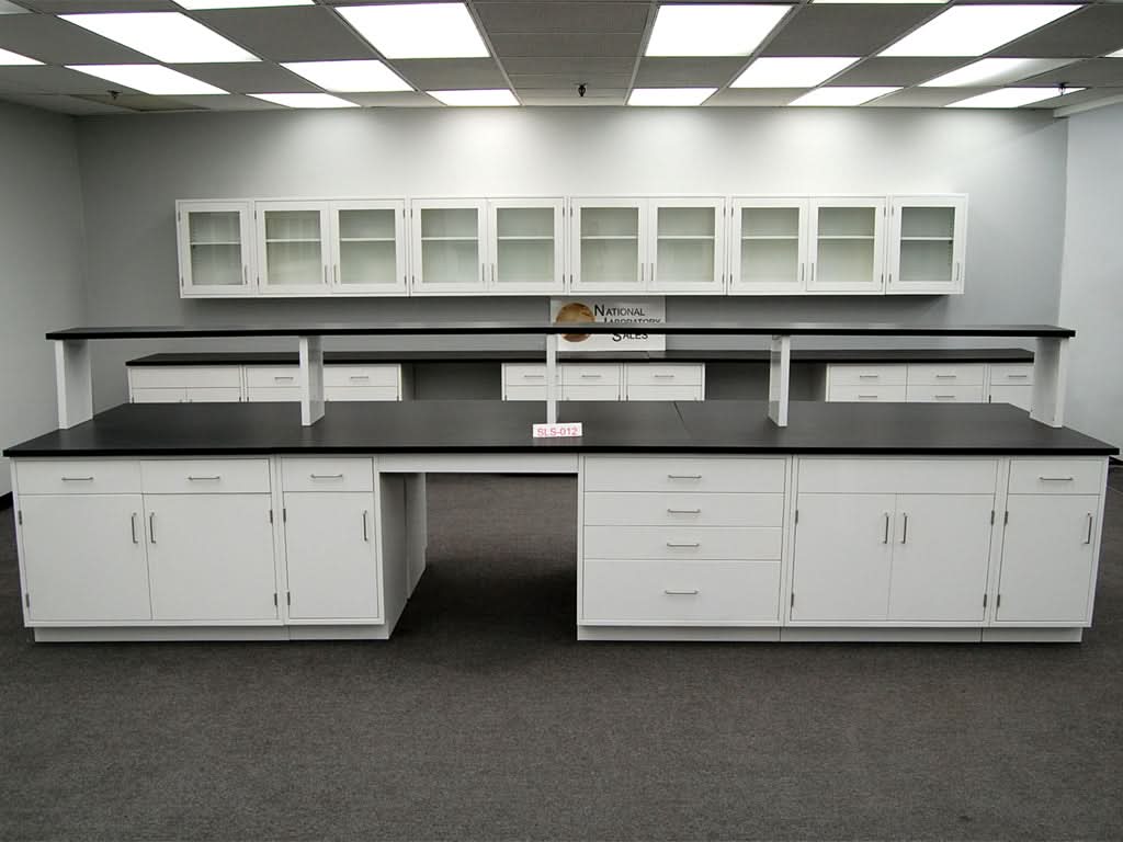 16′ Fisher American Island w/ Center Shelf