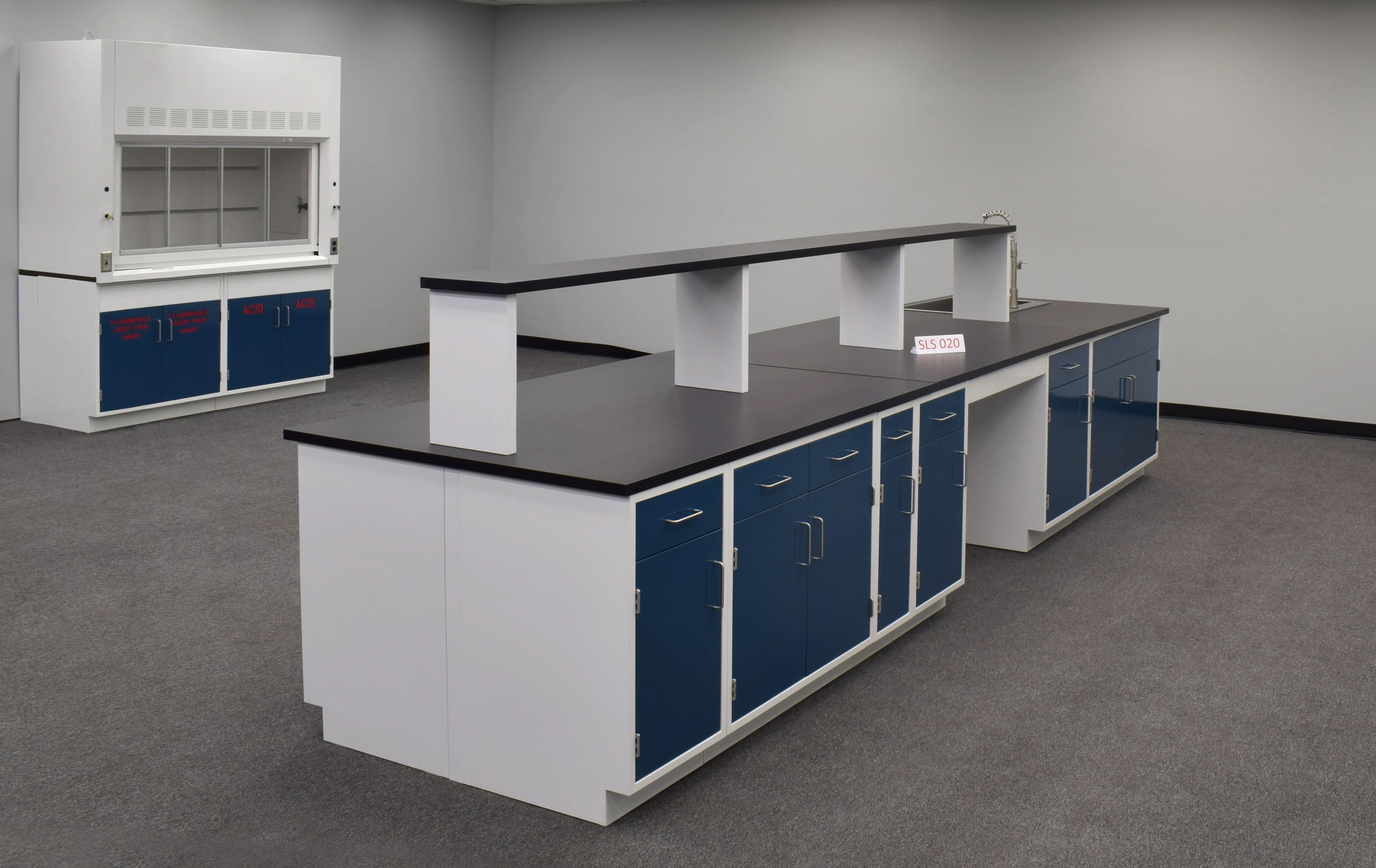 16′ Fisher American Island w/ Sink & Center Shelf