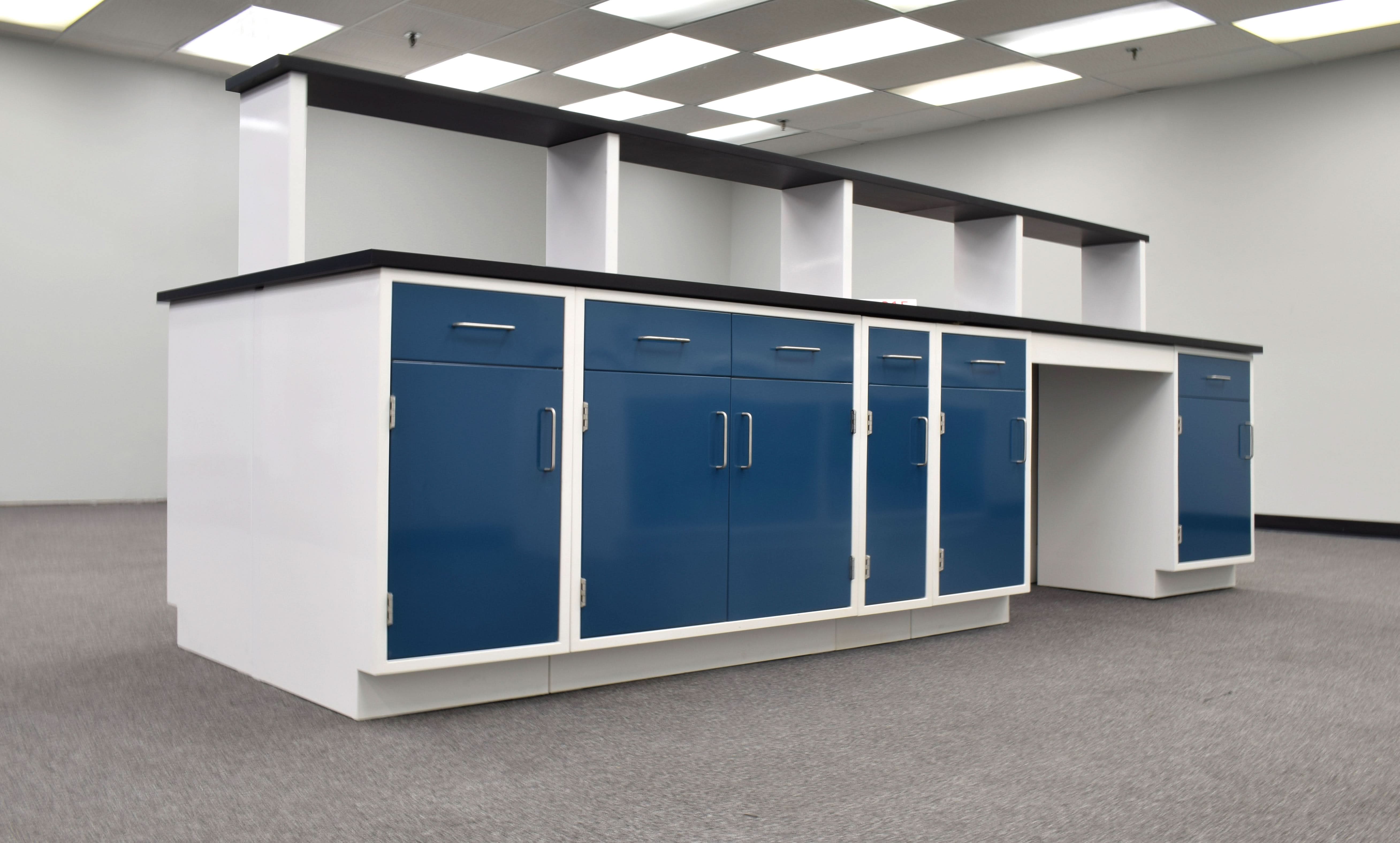 12′ Fisher American Island Group w/ Center Shelf