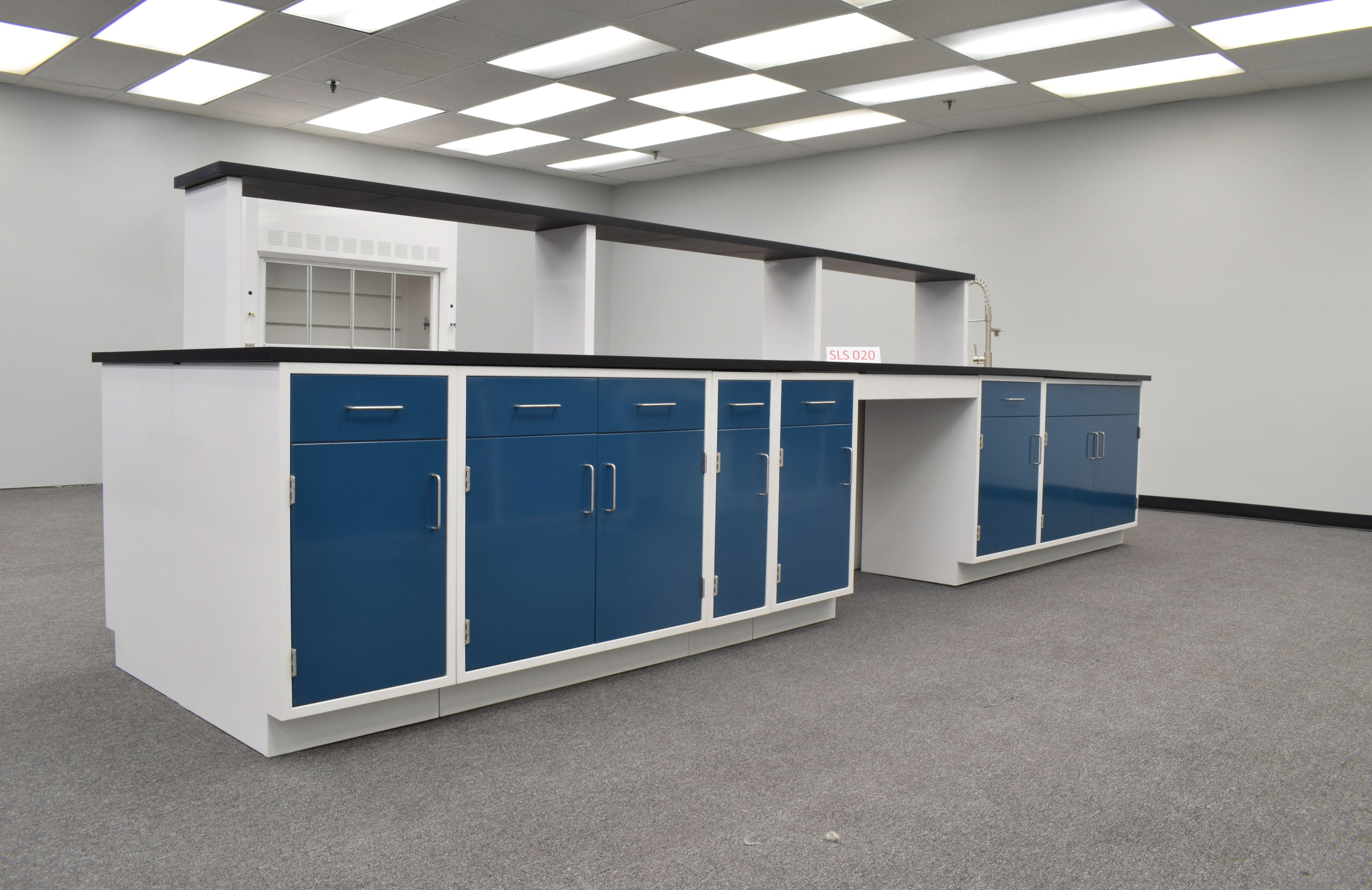 16′ Fisher American Island w/ Sink & Center Shelf