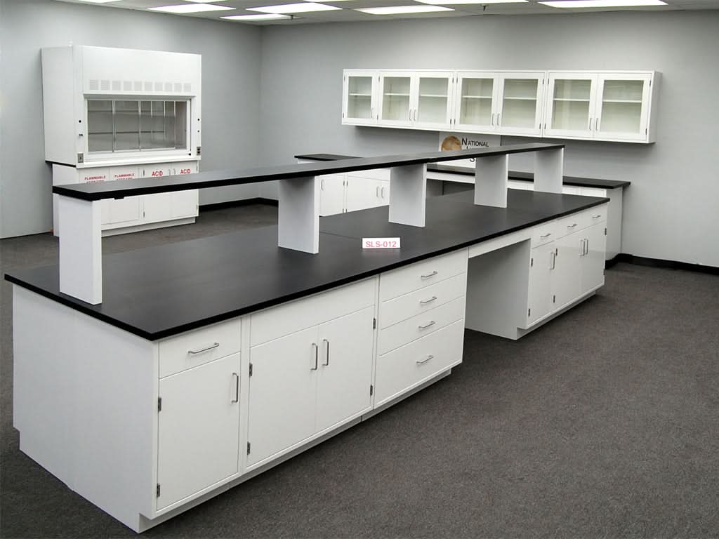 16′ Fisher American Island w/ Center Shelf