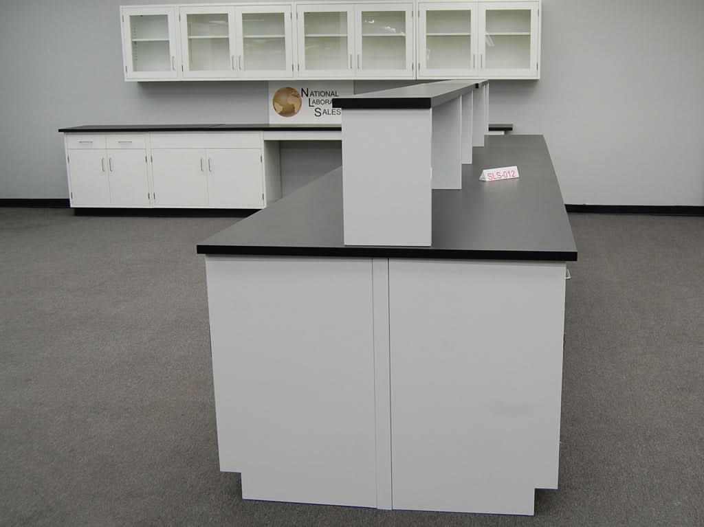 16′ Fisher American Island w/ Center Shelf