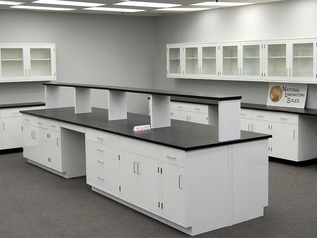 16′ Fisher American Island w/ Center Shelf