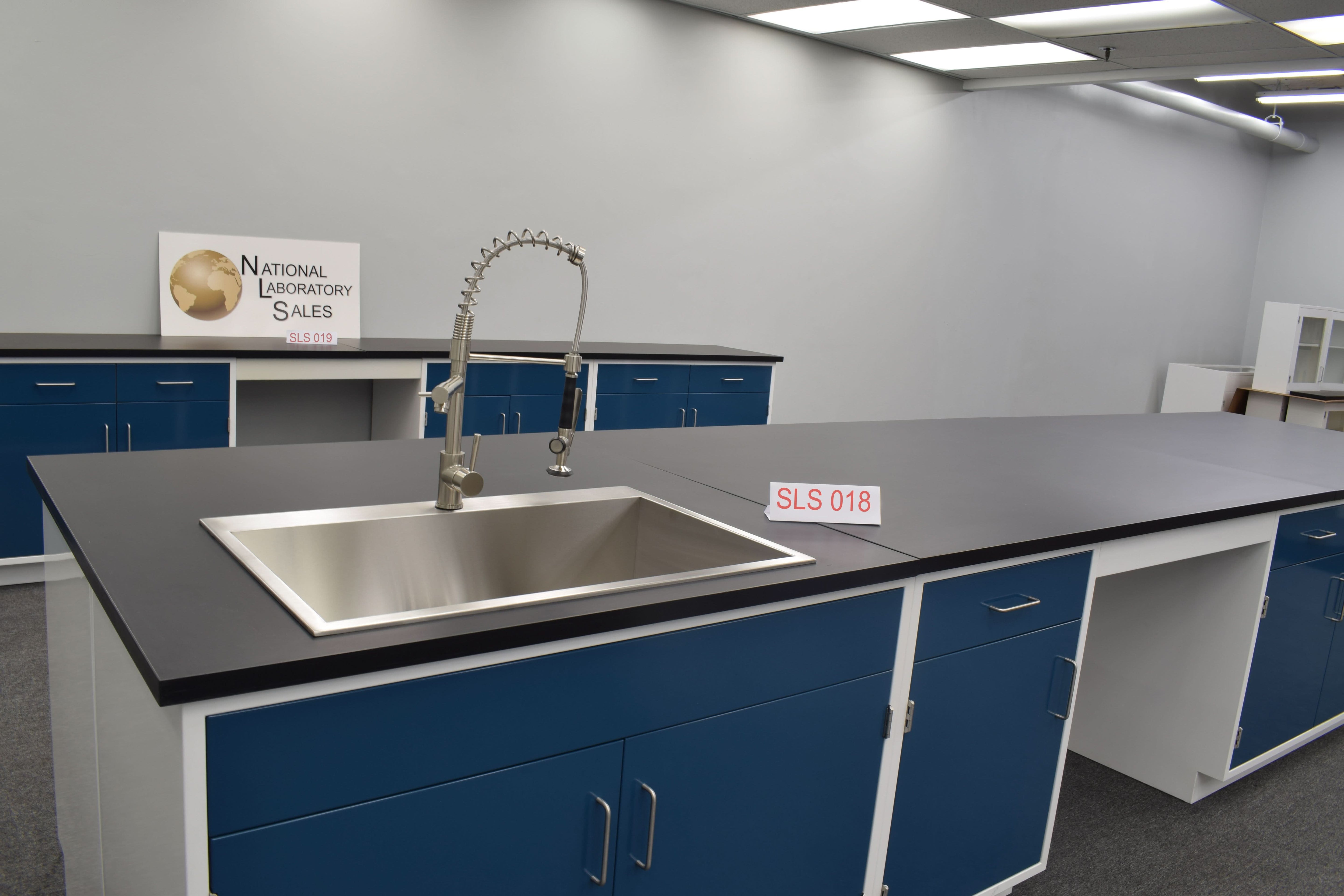 16′ Fisher American Island w/ Blue Cabinets